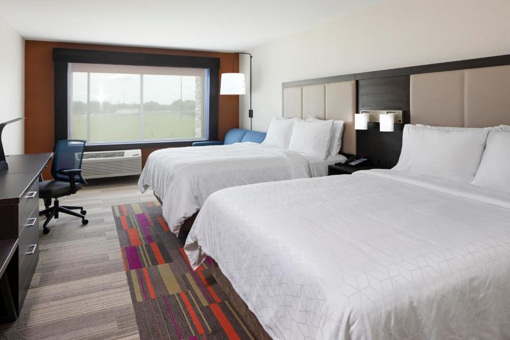 Standard Queen Room with Two Queen Beds interior